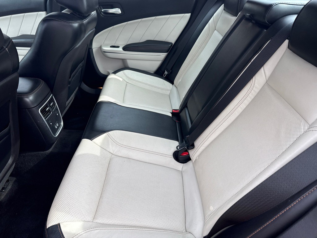 2015 Dodge Charger Image 25