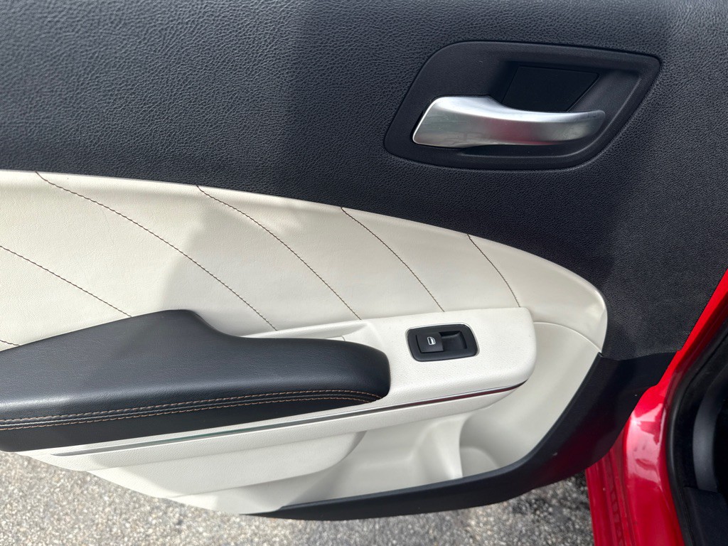 2015 Dodge Charger Image 26