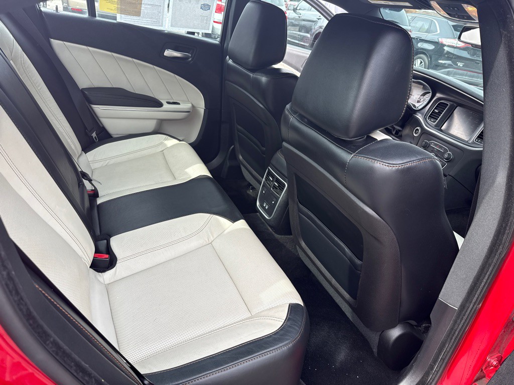 2015 Dodge Charger Image 28