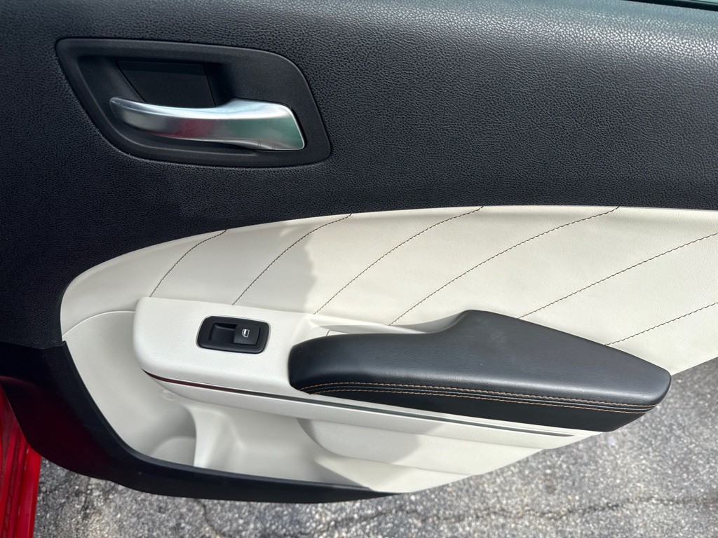 2015 Dodge Charger Image 29
