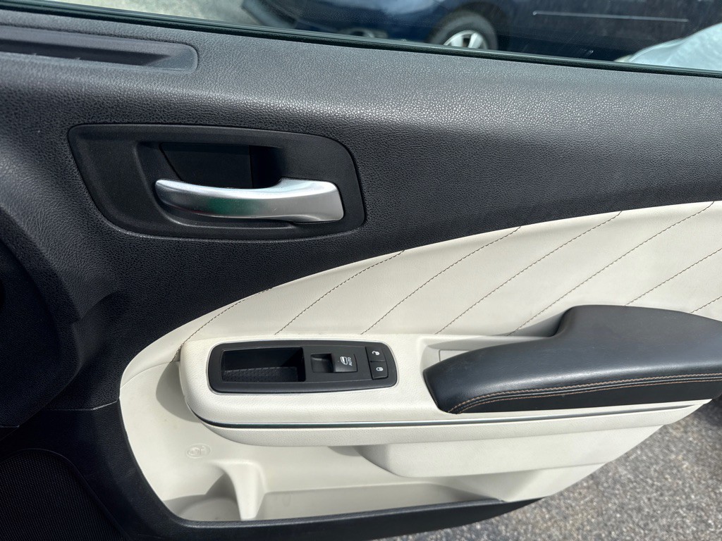 2015 Dodge Charger Image 31