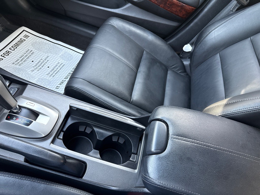 2010 Honda Crosstour Image 17
