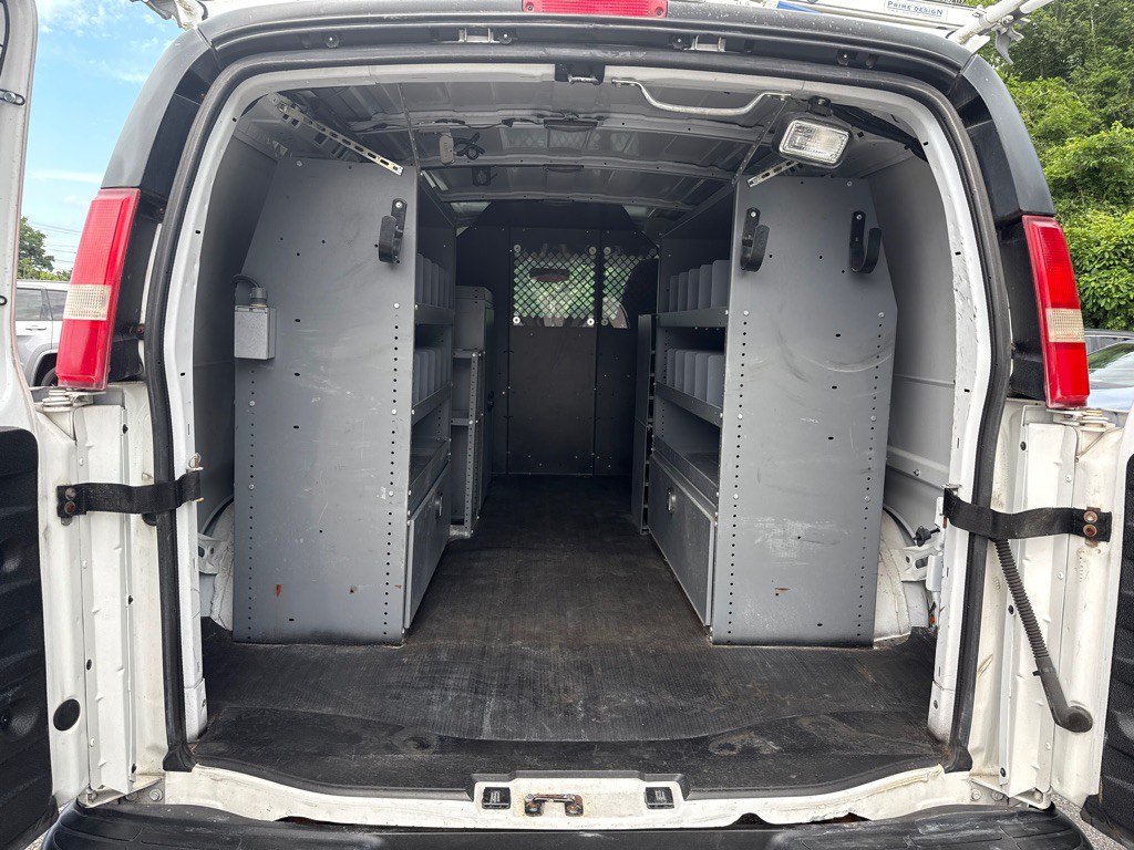 2011 Chevrolet Express Image 5