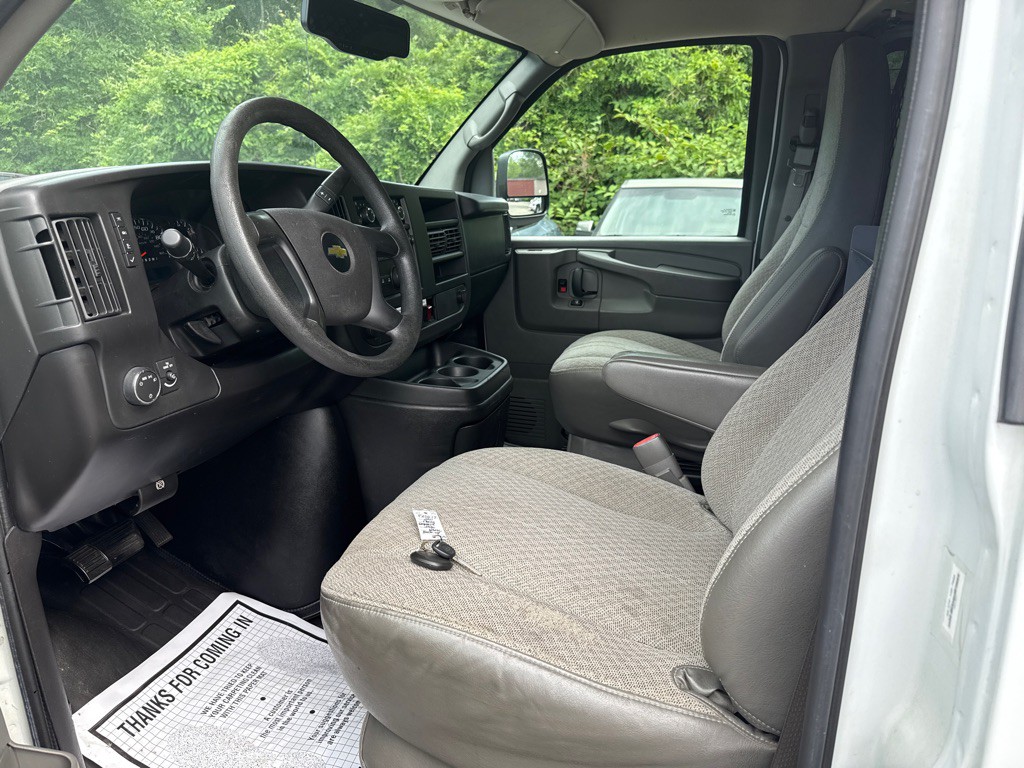 2011 Chevrolet Express Image 12
