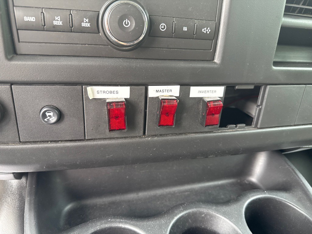 2011 Chevrolet Express Image 18