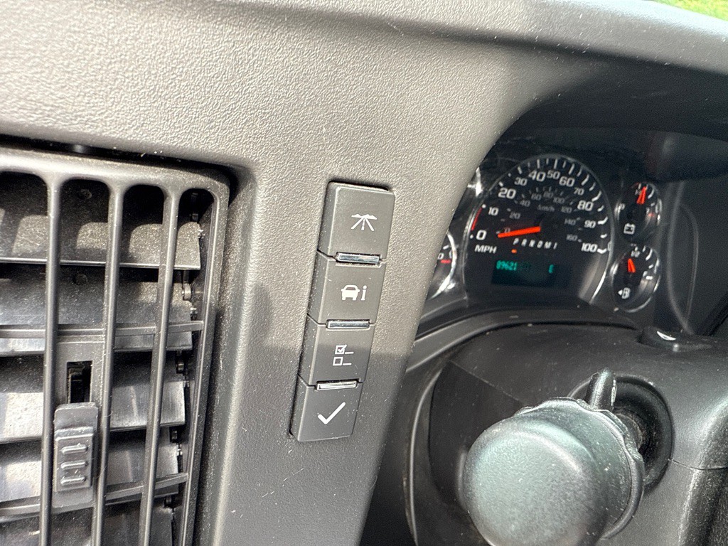 2011 Chevrolet Express Image 20