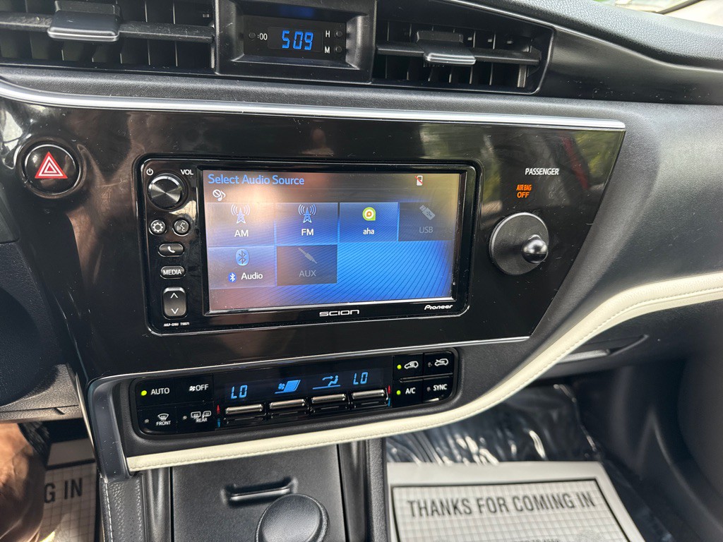 2016 Toyota Corolla Image 13