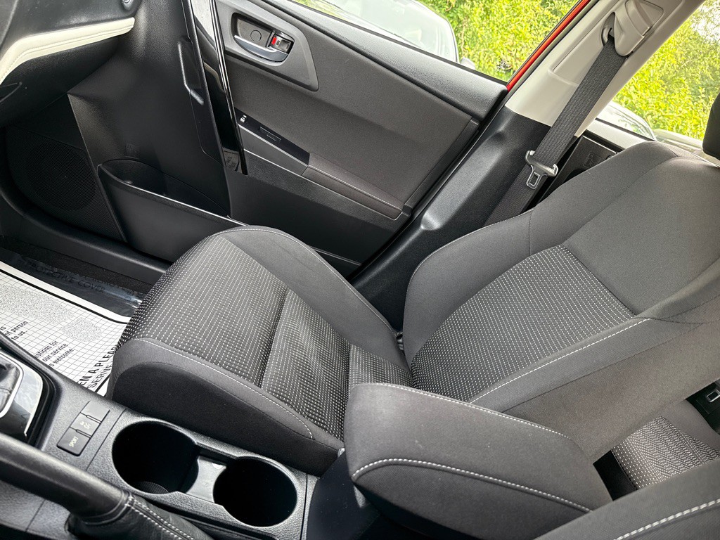 2016 Toyota Corolla Image 17