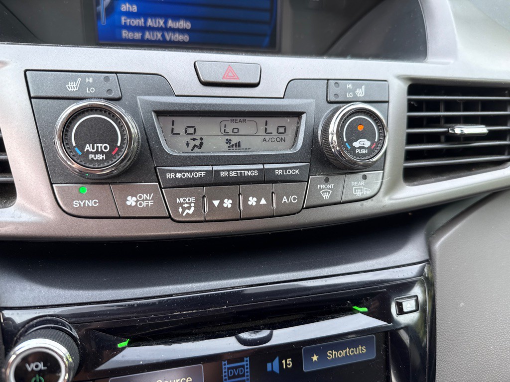 2015 Honda Odyssey Image 19