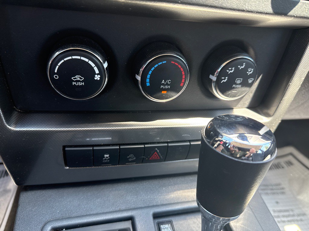 2011 Jeep Liberty Image 11