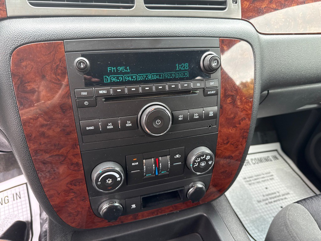2009 Chevrolet Suburban Image 14