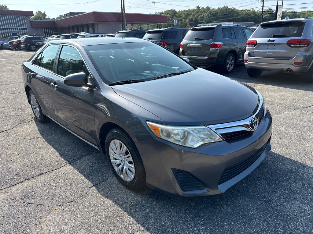 2014 Toyota Camry Image 2