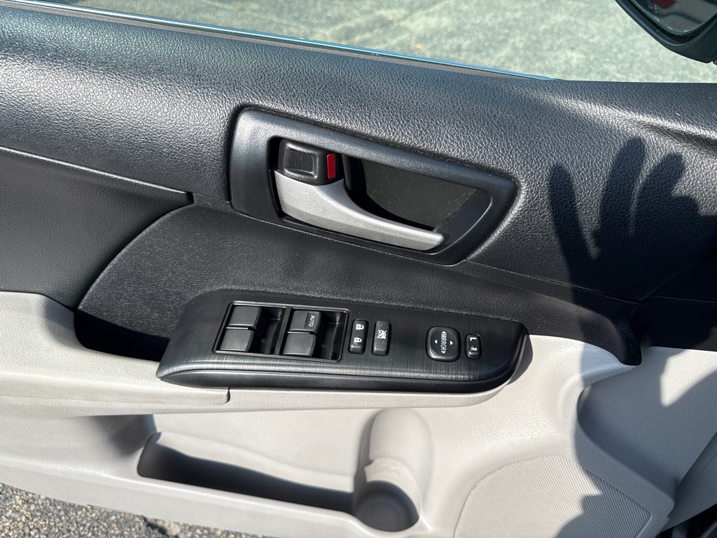 2014 Toyota Camry Image 6