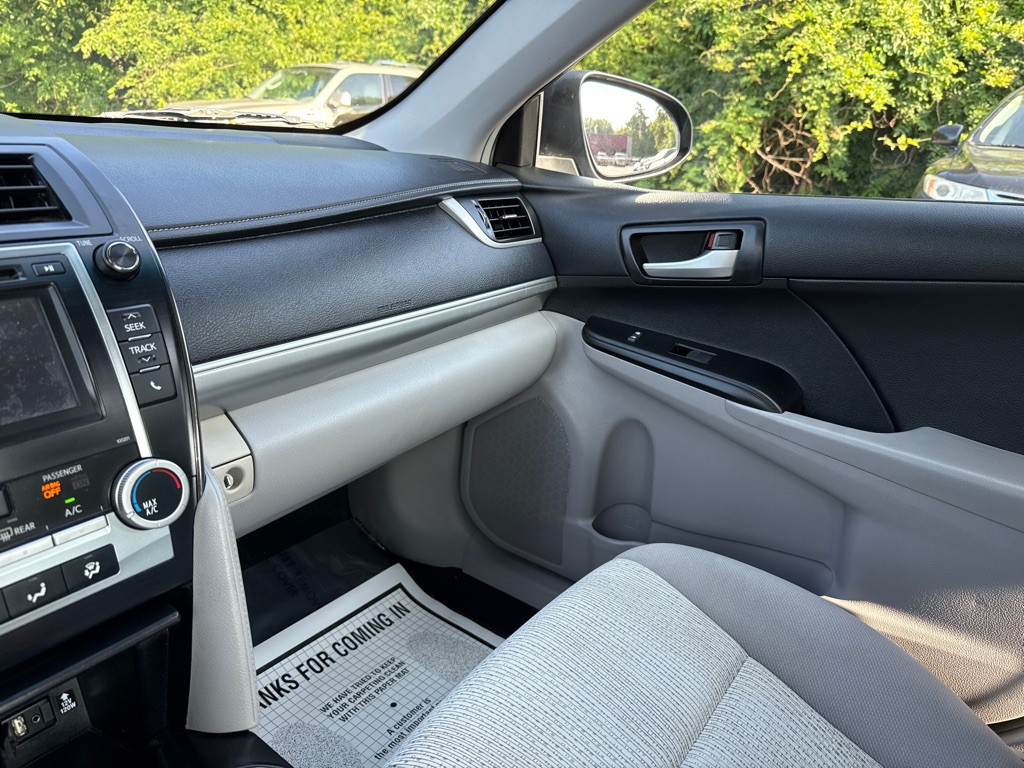 2014 Toyota Camry Image 17