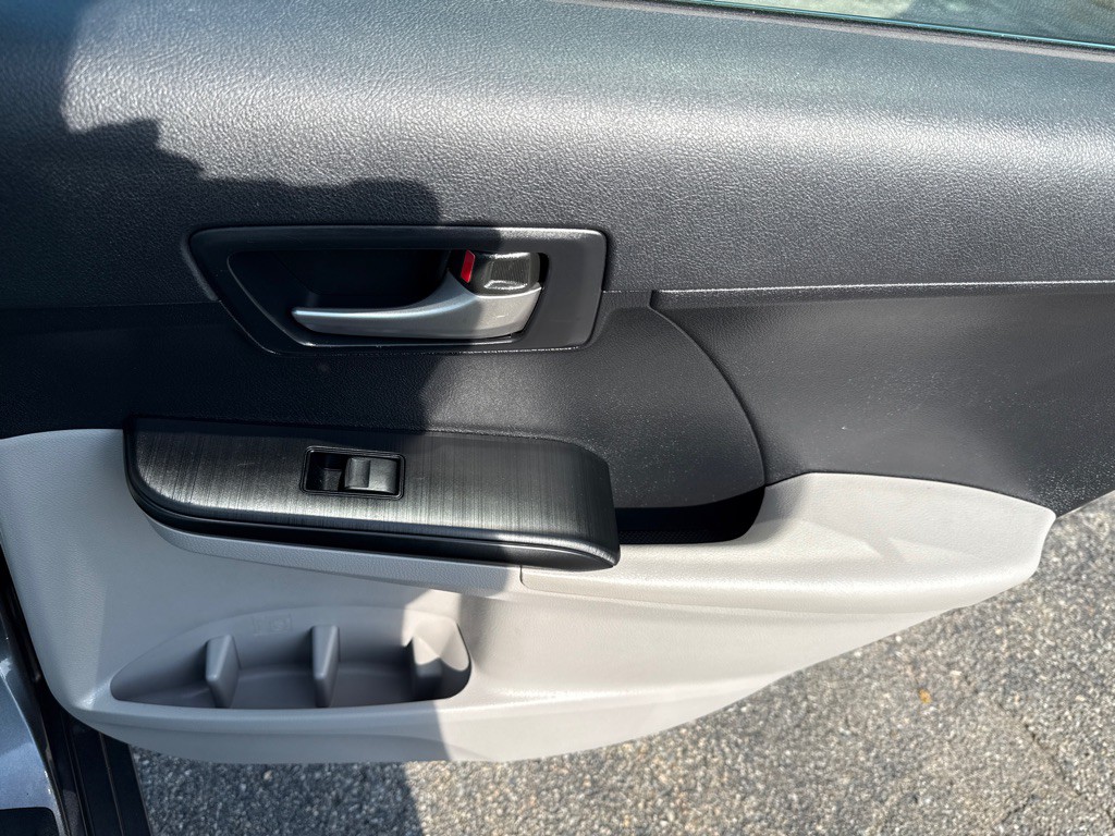 2014 Toyota Camry Image 23