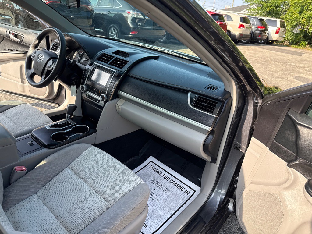 2014 Toyota Camry Image 24