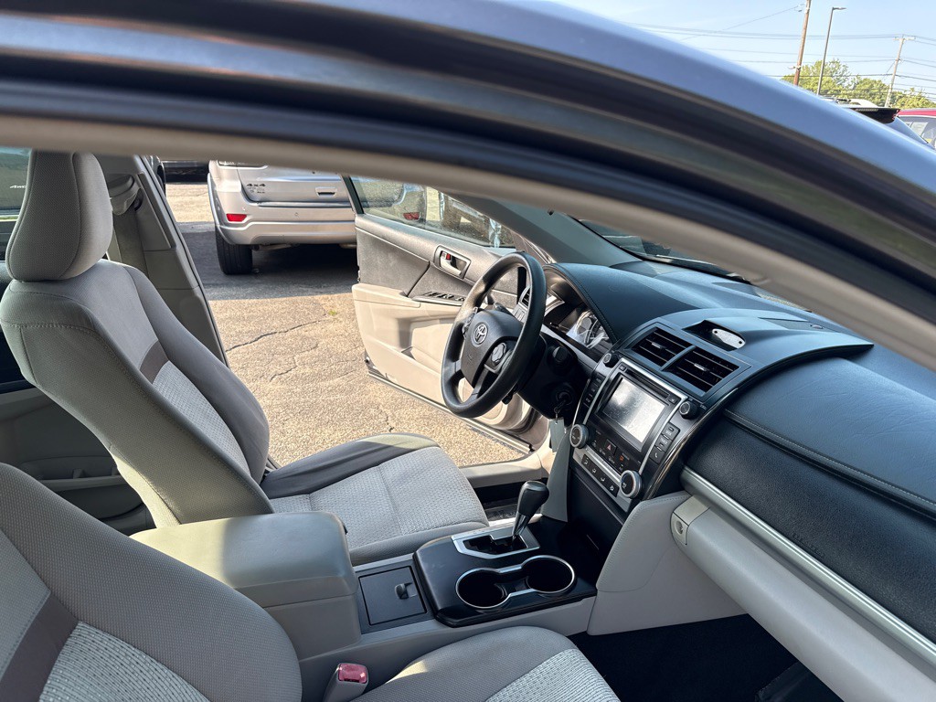 2014 Toyota Camry Image 27
