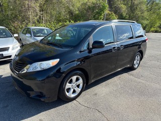 Image for 2014 Toyota Sienna LE ID: 6773709