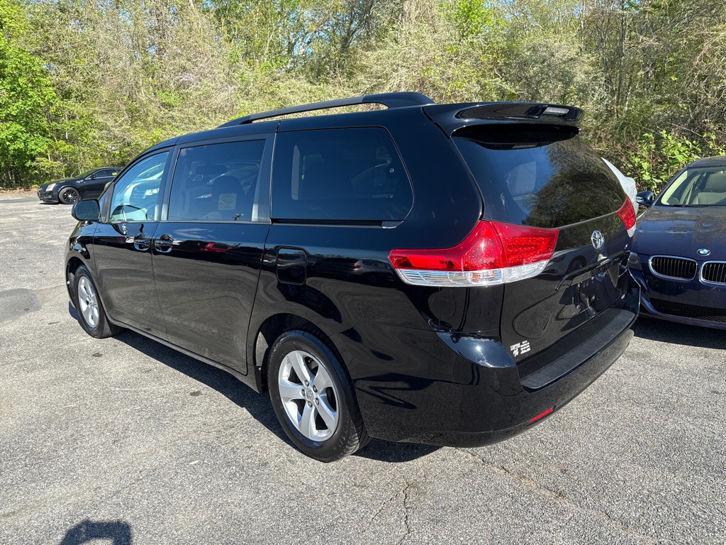 2014 Toyota Sienna Image 4