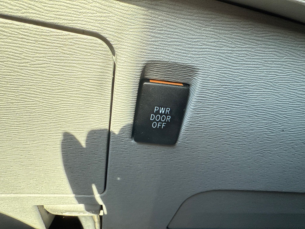 2014 Toyota Sienna Image 8