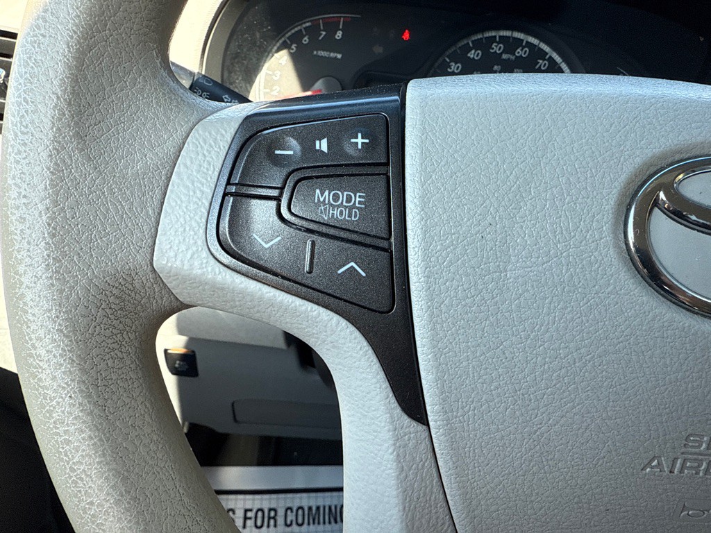 2014 Toyota Sienna Image 11
