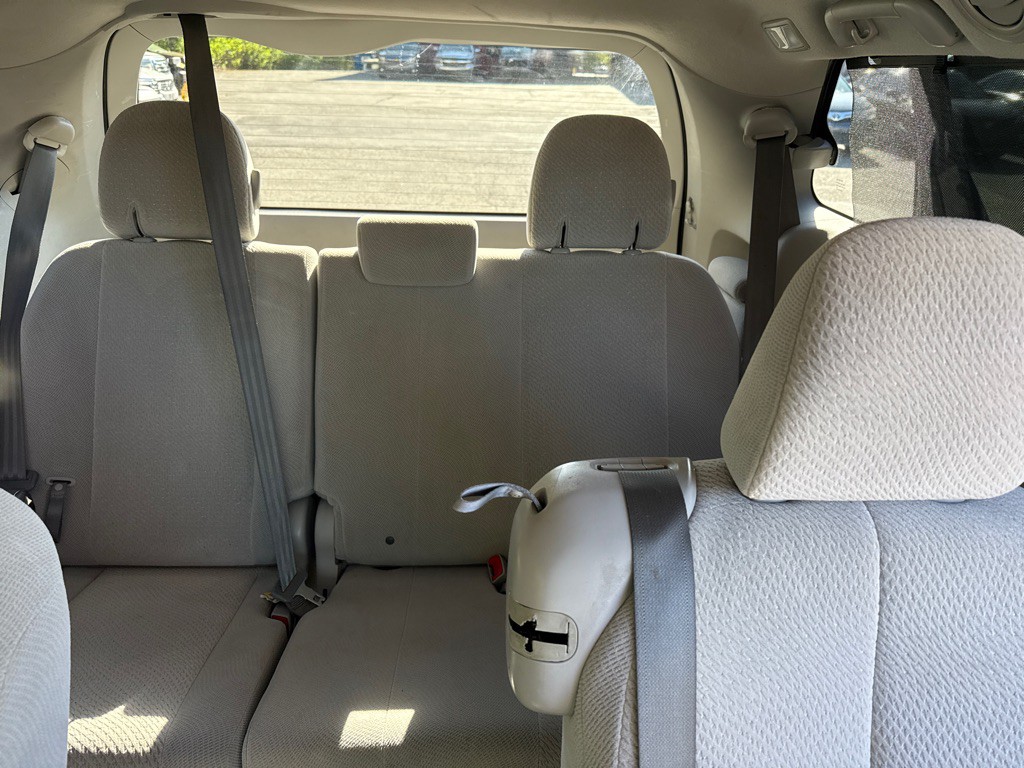 2014 Toyota Sienna Image 26