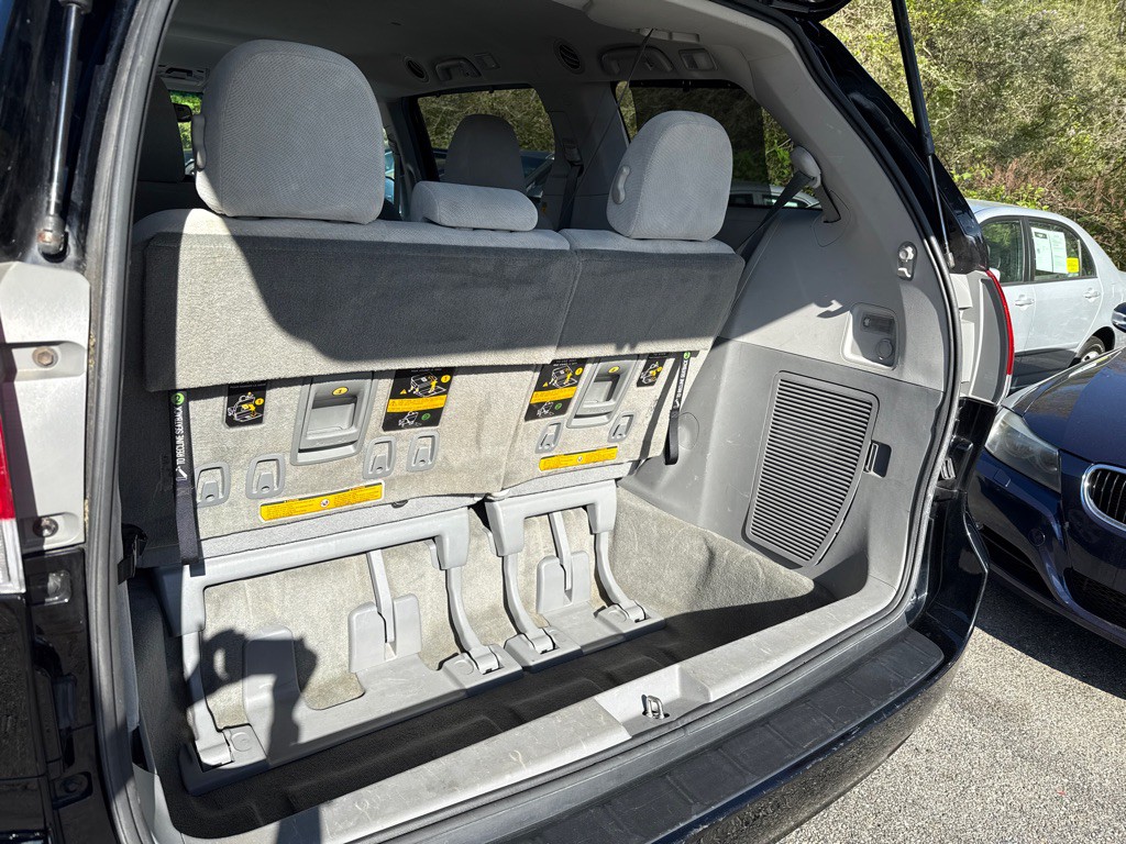 2014 Toyota Sienna Image 28