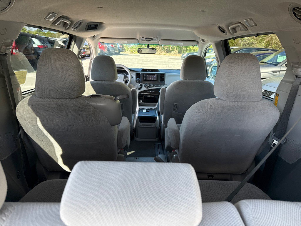 2014 Toyota Sienna Image 30