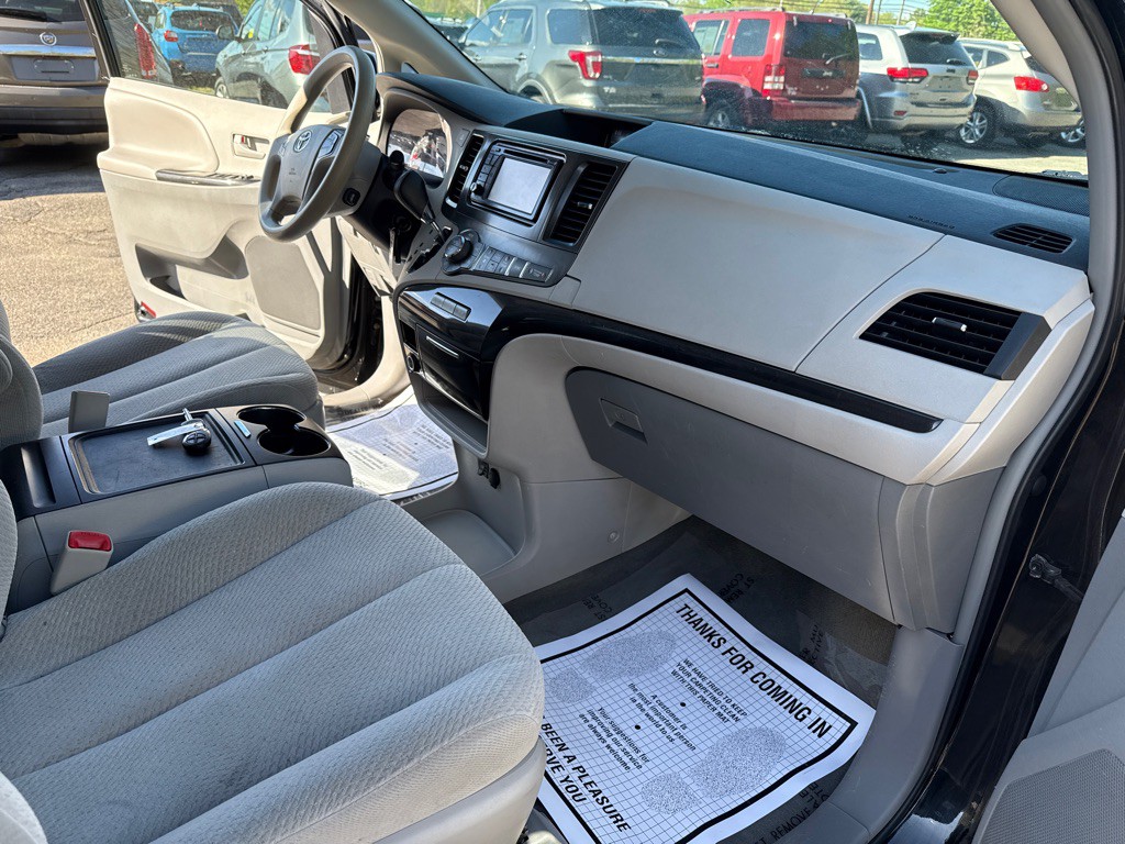 2014 Toyota Sienna Image 33