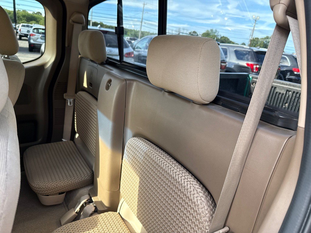 2005 Nissan Frontier Image 8