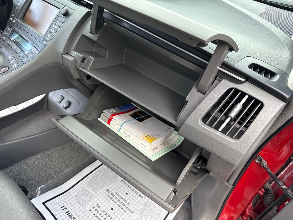 2010 Toyota Prius Image 30