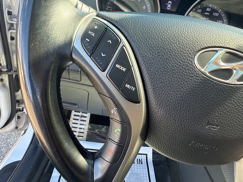 2013 Hyundai Elantra Image 9