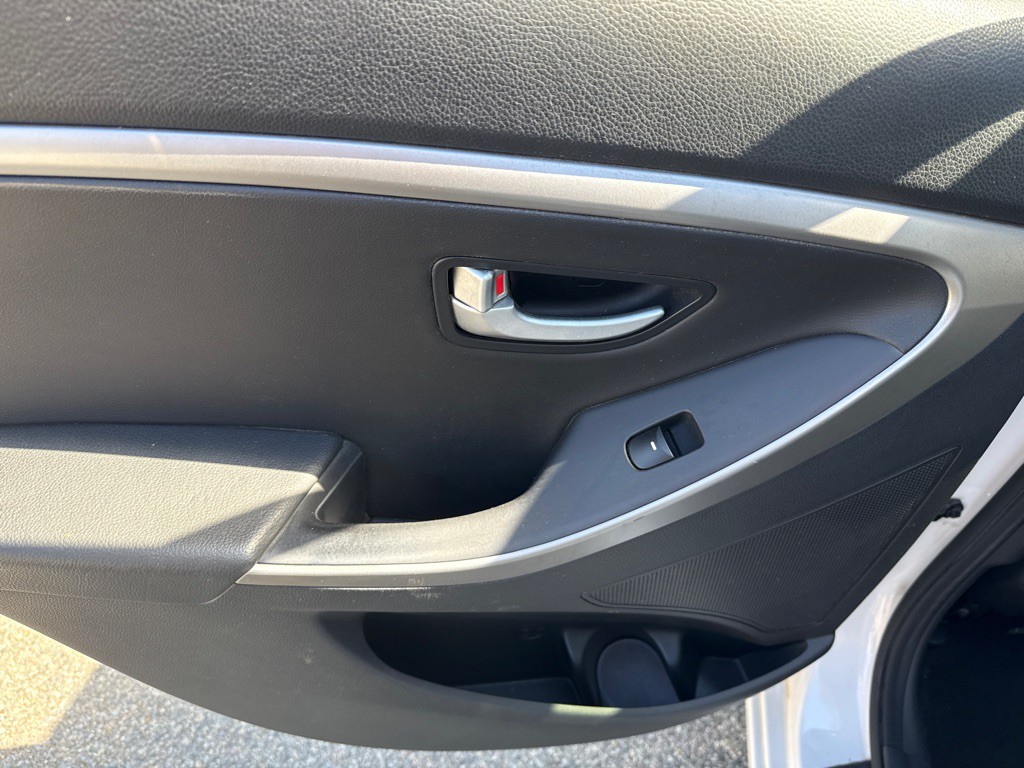 2013 Hyundai Elantra Image 19