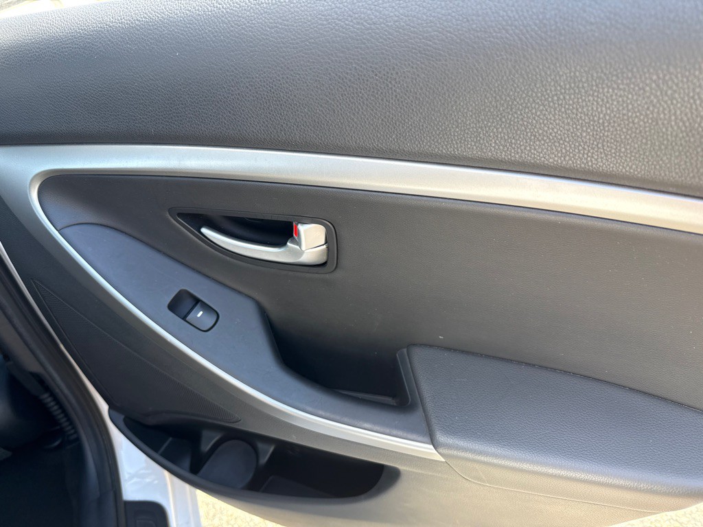 2013 Hyundai Elantra Image 23