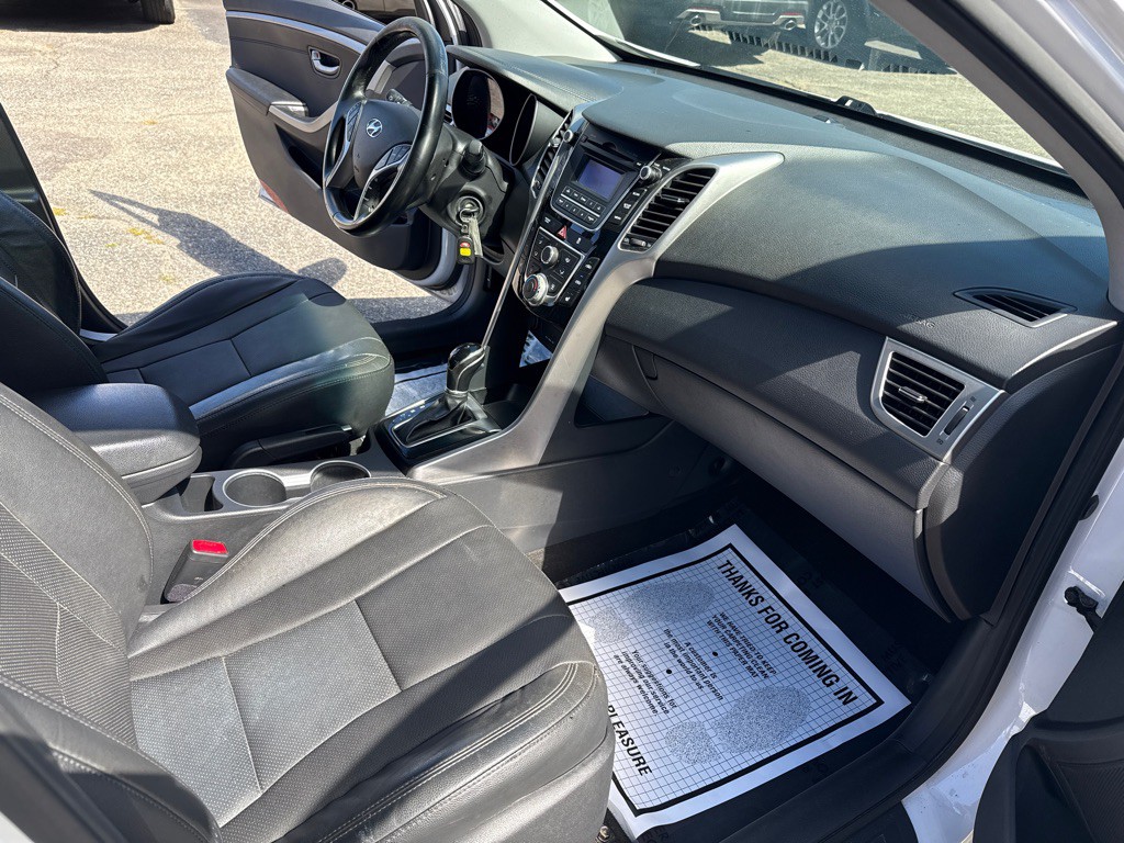 2013 Hyundai Elantra Image 24