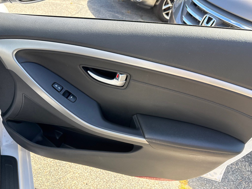 2013 Hyundai Elantra Image 25