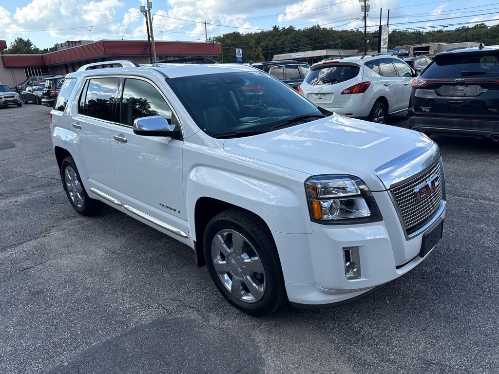 2015 GMC Terrain Image 2