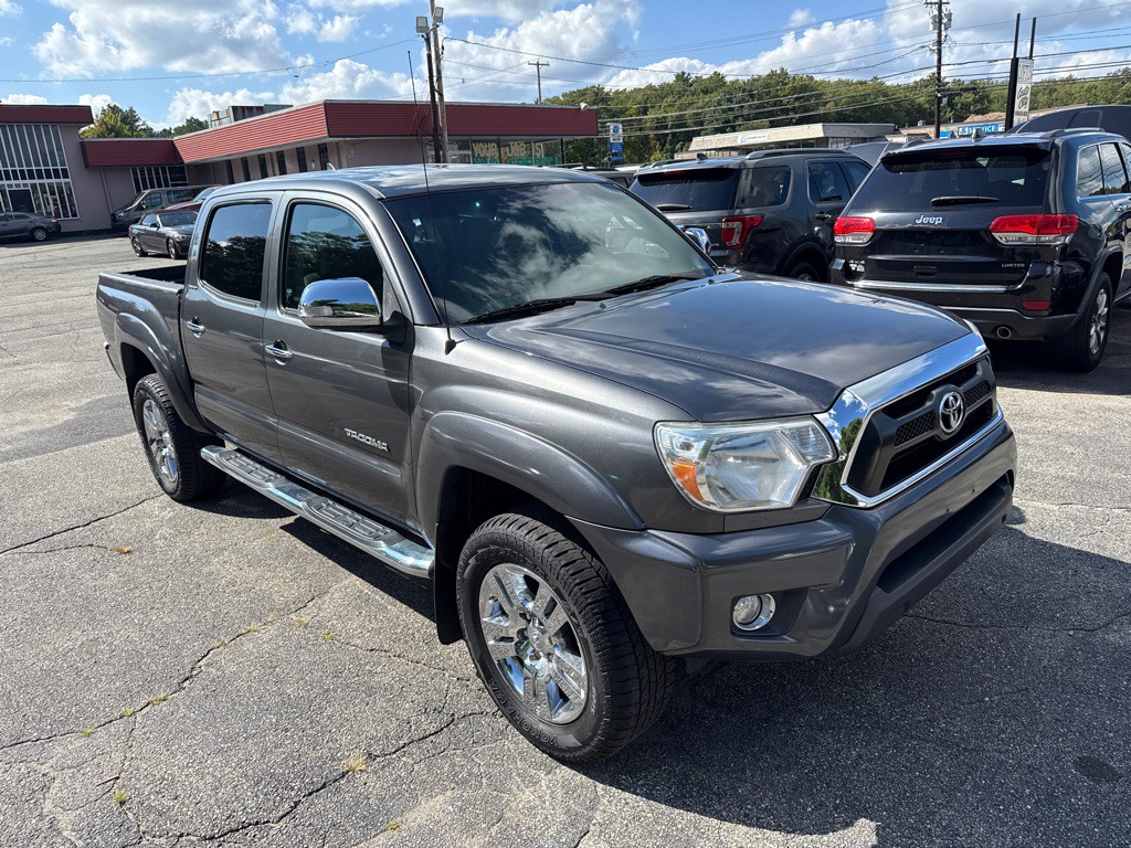 2015 Toyota Tacoma Image 2