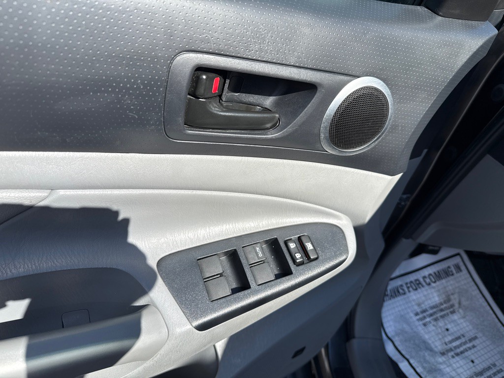 2015 Toyota Tacoma Image 8