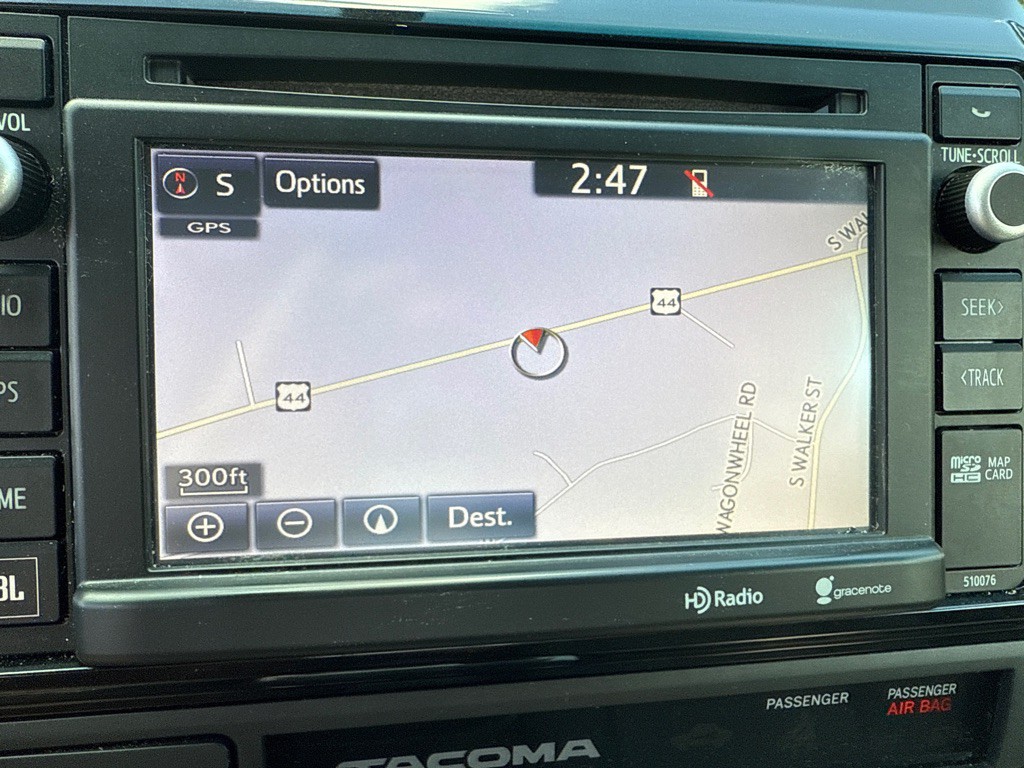 2015 Toyota Tacoma Image 16