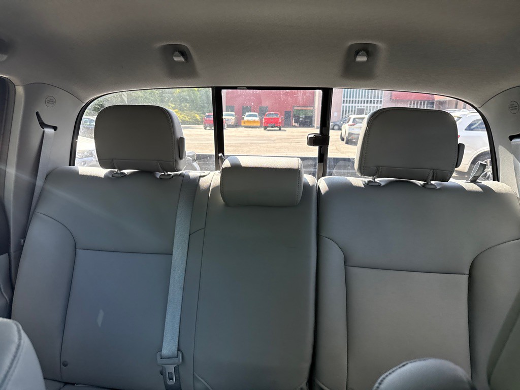 2015 Toyota Tacoma Image 22