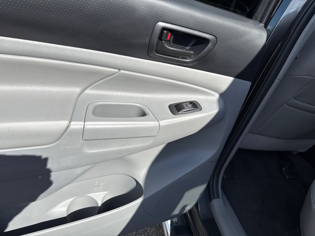 2015 Toyota Tacoma Image 25