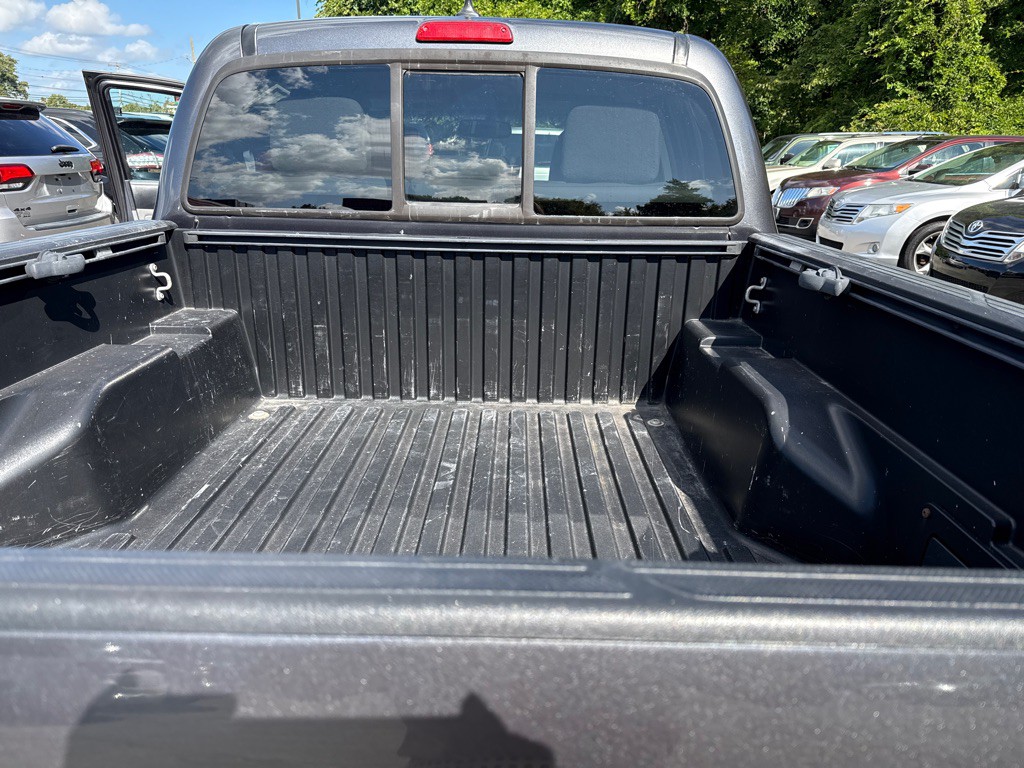 2015 Toyota Tacoma Image 28