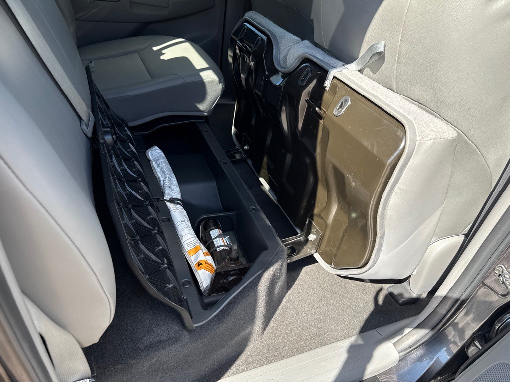 2015 Toyota Tacoma Image 30