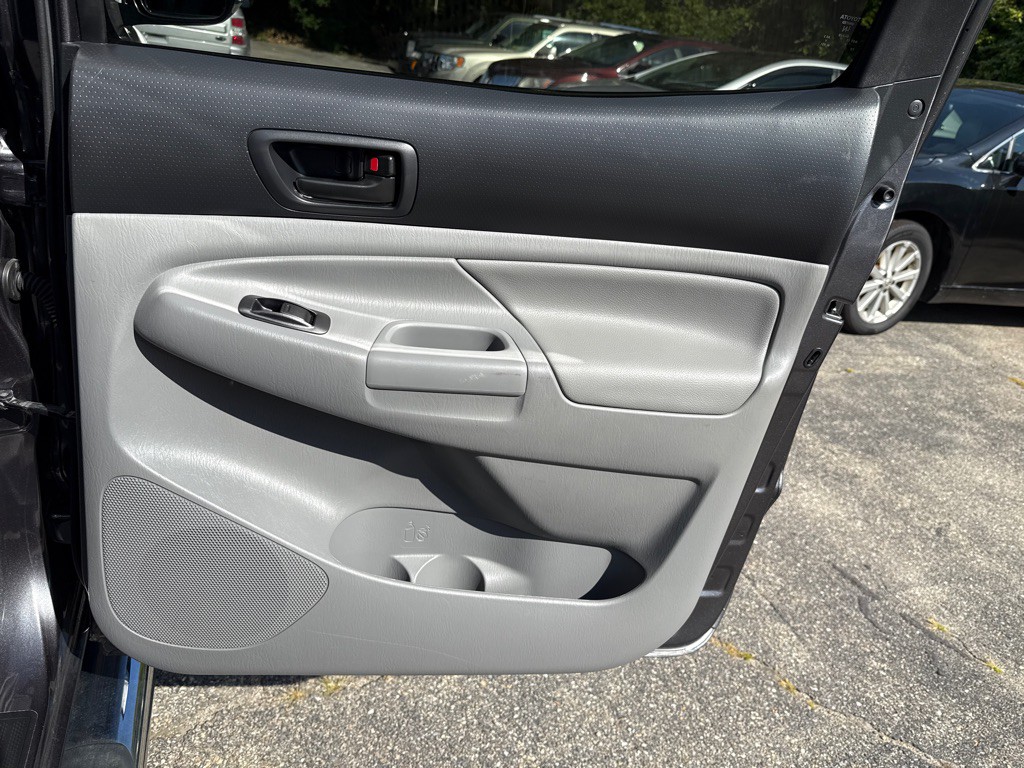 2015 Toyota Tacoma Image 31