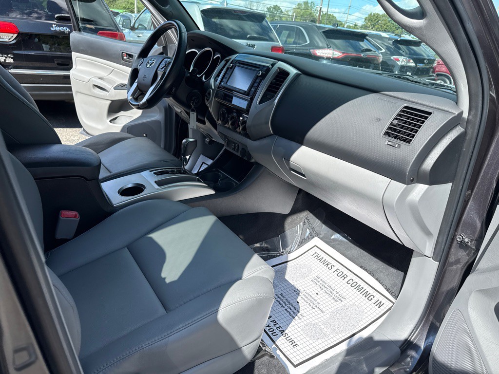 2015 Toyota Tacoma Image 32