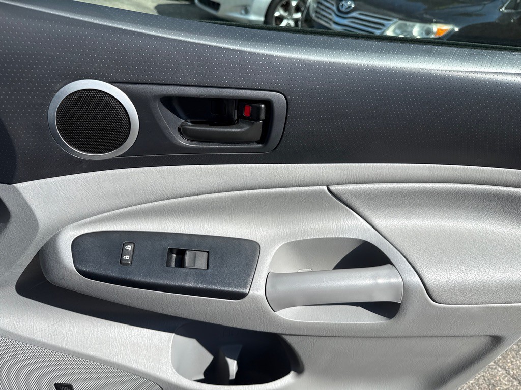 2015 Toyota Tacoma Image 33