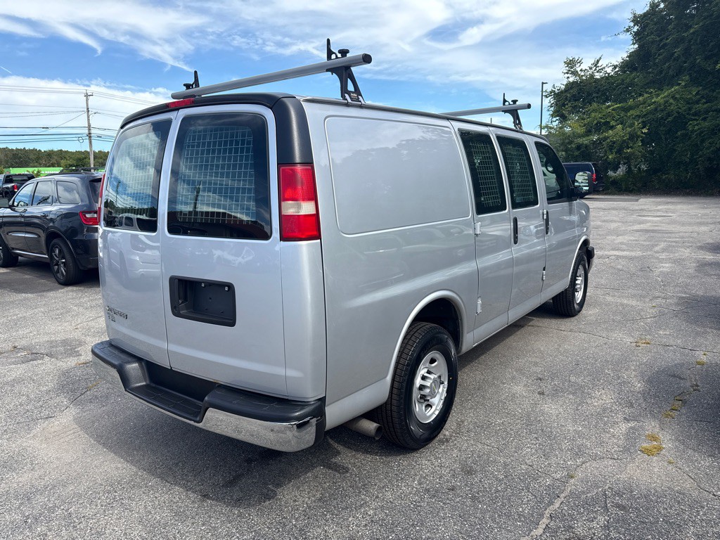 2014 Chevrolet Express Image 3