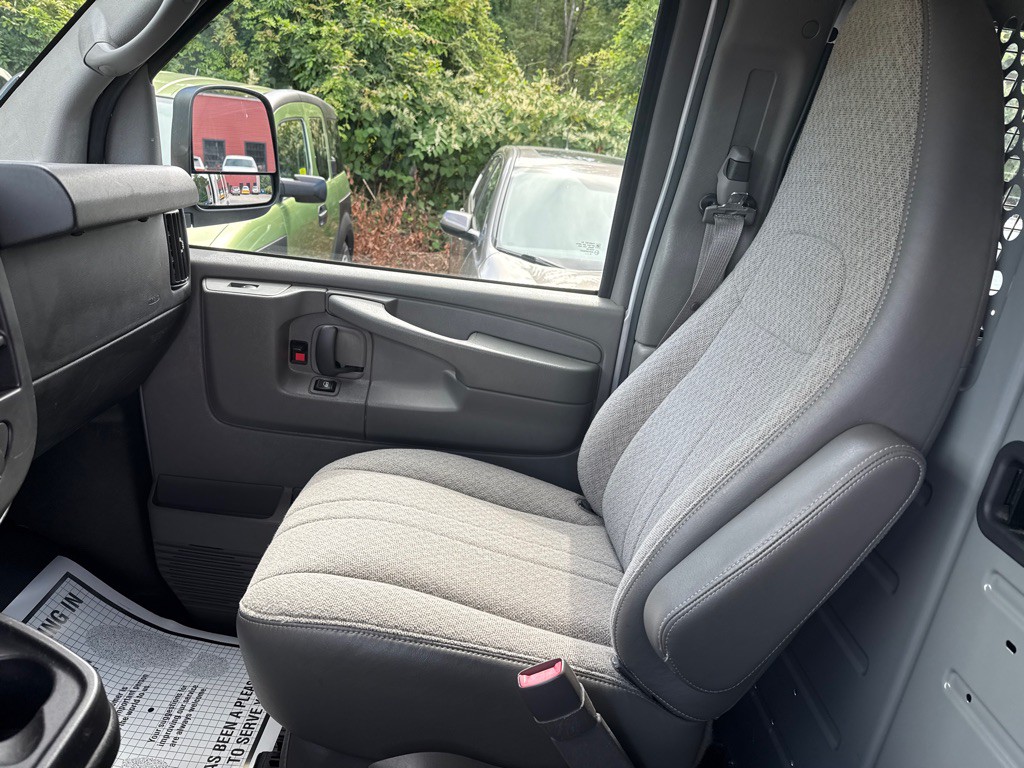 2014 Chevrolet Express Image 22