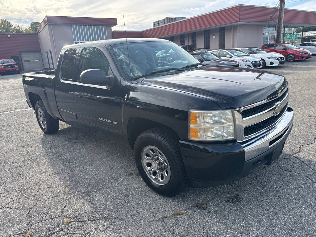 2011 Chevrolet Silverado 1500 Image 2